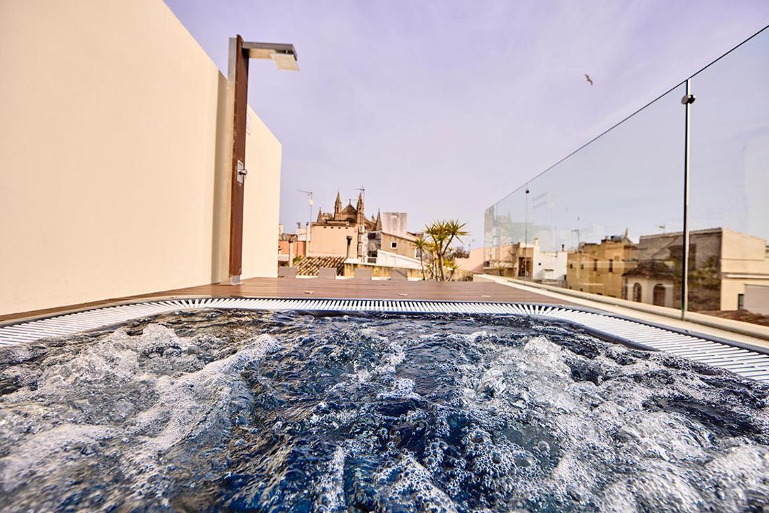 Bo Hotel Palma Dış mekan fotoğraf Hot tub on the rooftop